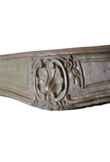 Maison Leon Van den Bogaert Klassische französische Kaminumrandung aus Kalkstein