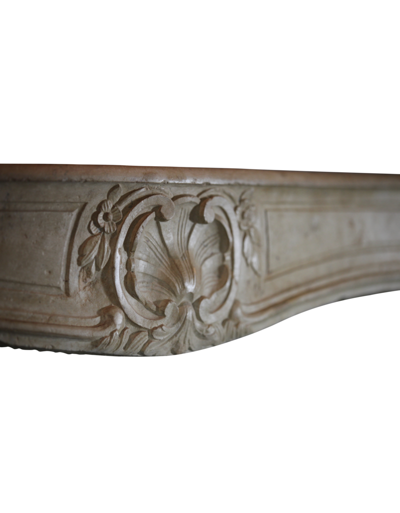 Maison Leon Van den Bogaert Klassische französische Kaminumrandung aus Kalkstein
