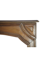 Maison Leon Van den Bogaert Elegante französische Vintage-Kaminumrandung aus Walnussholz