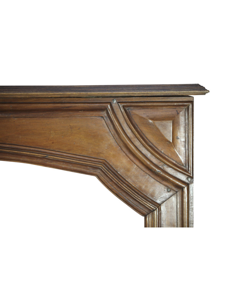 Maison Leon Van den Bogaert Elegante französische Vintage-Kaminumrandung aus Walnussholz