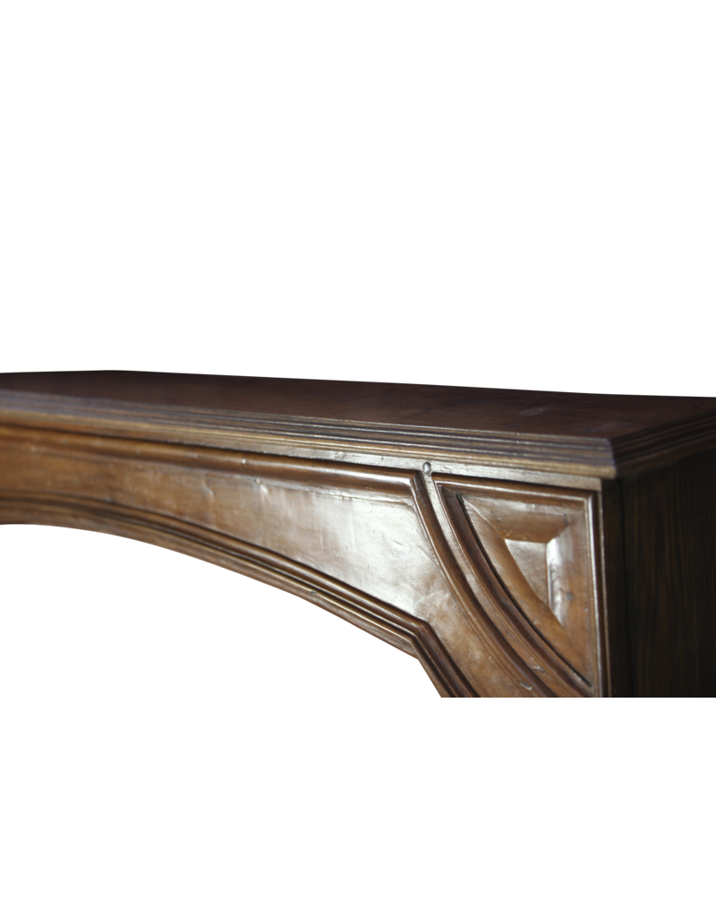 Maison Leon Van den Bogaert Elegante französische Vintage-Kaminumrandung aus Walnussholz