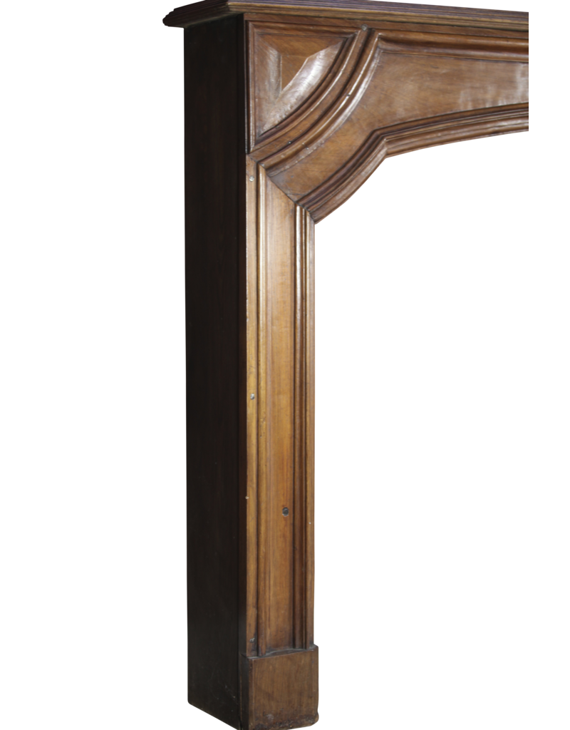Maison Leon Van den Bogaert Elegante französische Vintage-Kaminumrandung aus Walnussholz