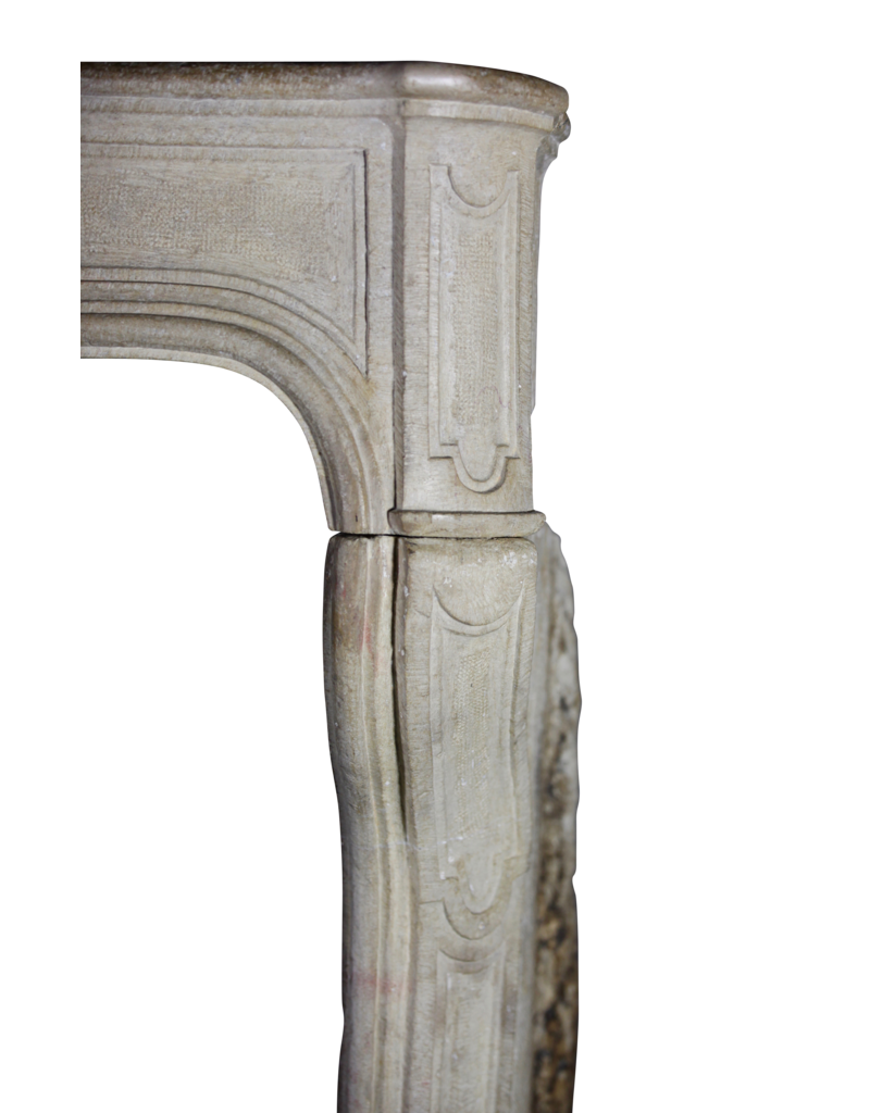 Maison Leon Van den Bogaert Klassische elegante französische Kaminumrandung