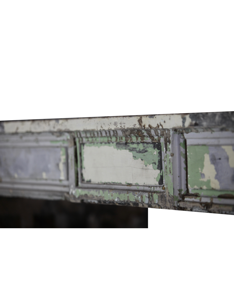 Maison Leon Van den Bogaert Rustikale wiedergewonnene Kaminumrandung aus Kalkstein im Bauernhausstil