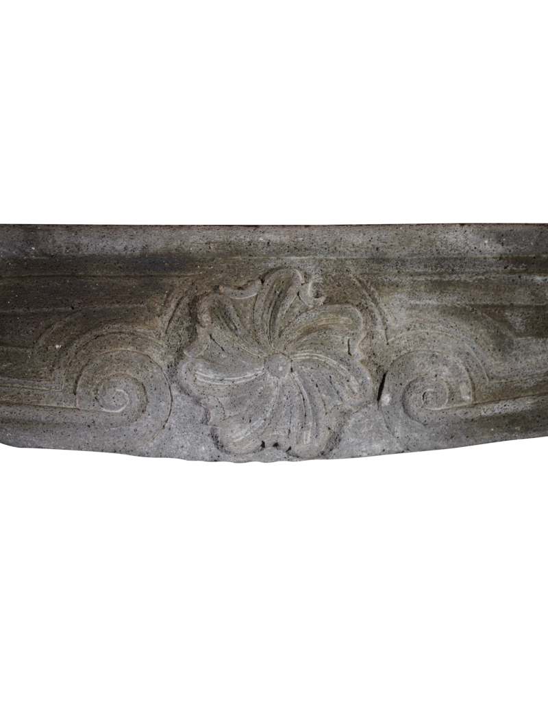 Maison Leon Van den Bogaert Kleine rustikale Kaminumrandung