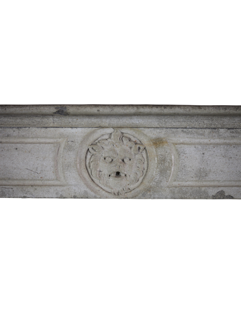 Maison Leon Van den Bogaert Elegante Kaminverkleidung aus Kalkstein