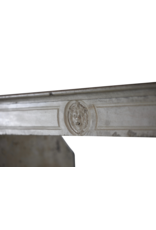 Maison Leon Van den Bogaert Elegante Kaminverkleidung aus Kalkstein