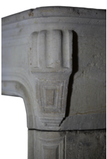 Maison Leon Van den Bogaert Klassische französische Kaminumrandung aus Kalkstein