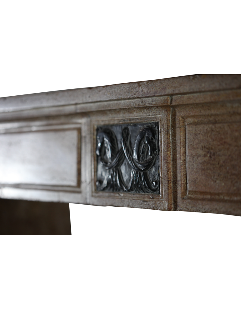 Maison Leon Van den Bogaert Gemütliche Vintage-Kaminumrandung