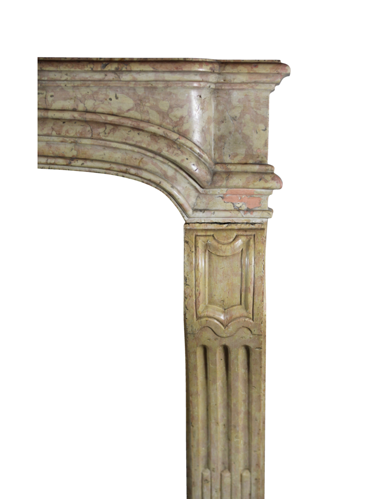 Maison Leon Van den Bogaert Französische Kaminumrandung aus zweifarbigem Hartstein