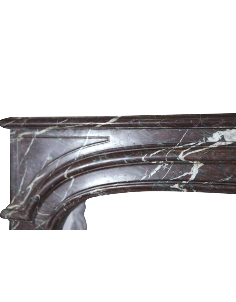 Maison Leon Van den Bogaert Elegante französische Kaminumrandung aus Marmor