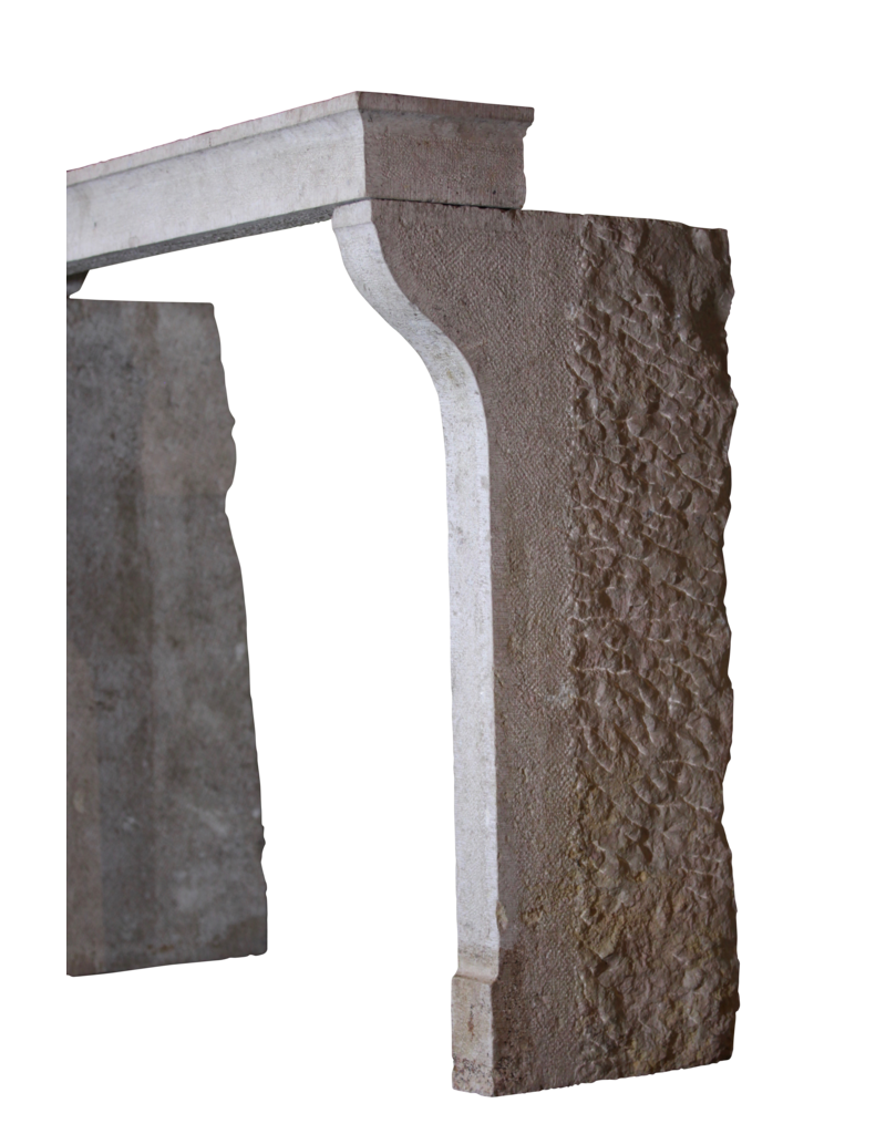 Maison Leon Van den Bogaert Kaminverkleidung aus Kalkstein im Landhausstil