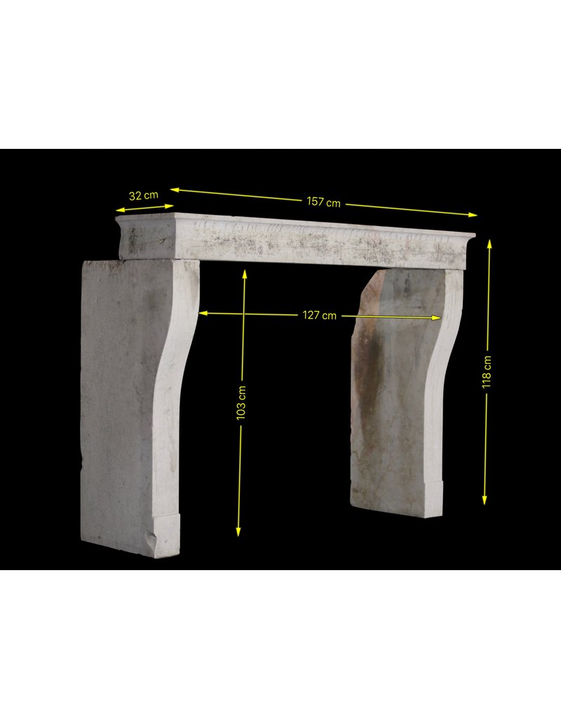 Antike Kalkstein Kamin im Französchem Landstil