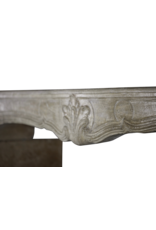 Maison Leon Van den Bogaert Klassische französische Kaminverkleidung aus Kalkstein