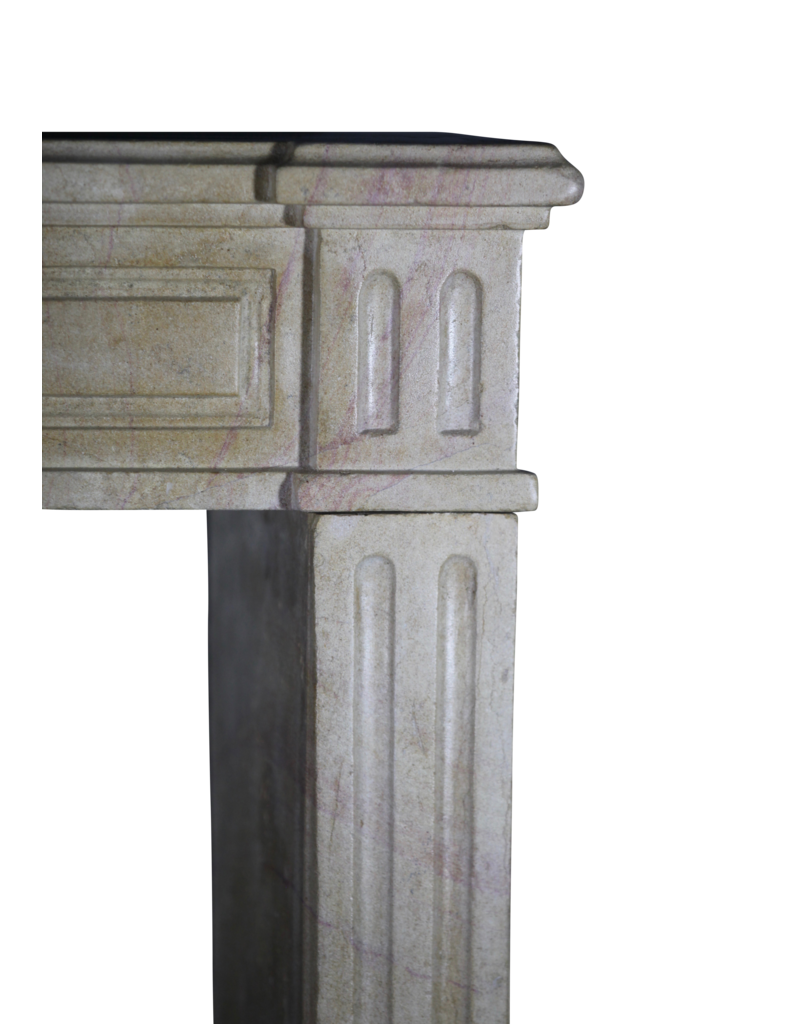 Maison Leon Van den Bogaert Kleine Kaminverkleidung aus zweifarbigem Hartstein