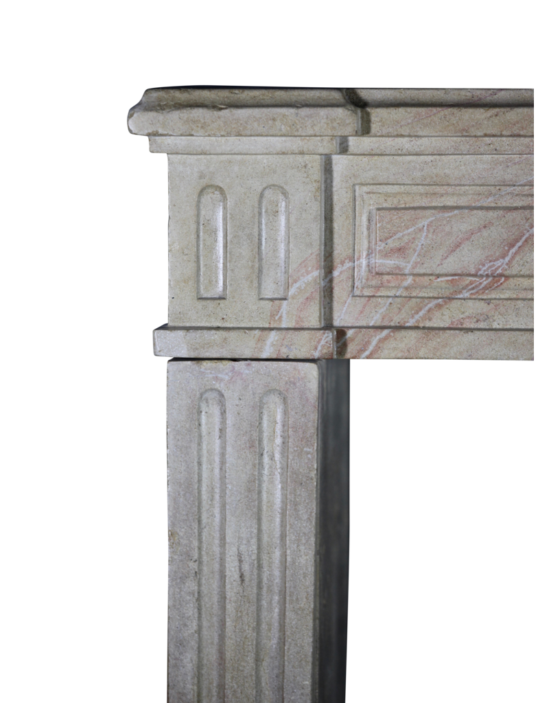 Maison Leon Van den Bogaert Kleine Kaminverkleidung aus zweifarbigem Hartstein