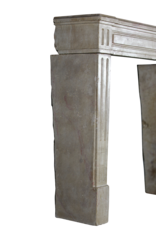 Maison Leon Van den Bogaert Kleine Kaminverkleidung aus zweifarbigem Hartstein