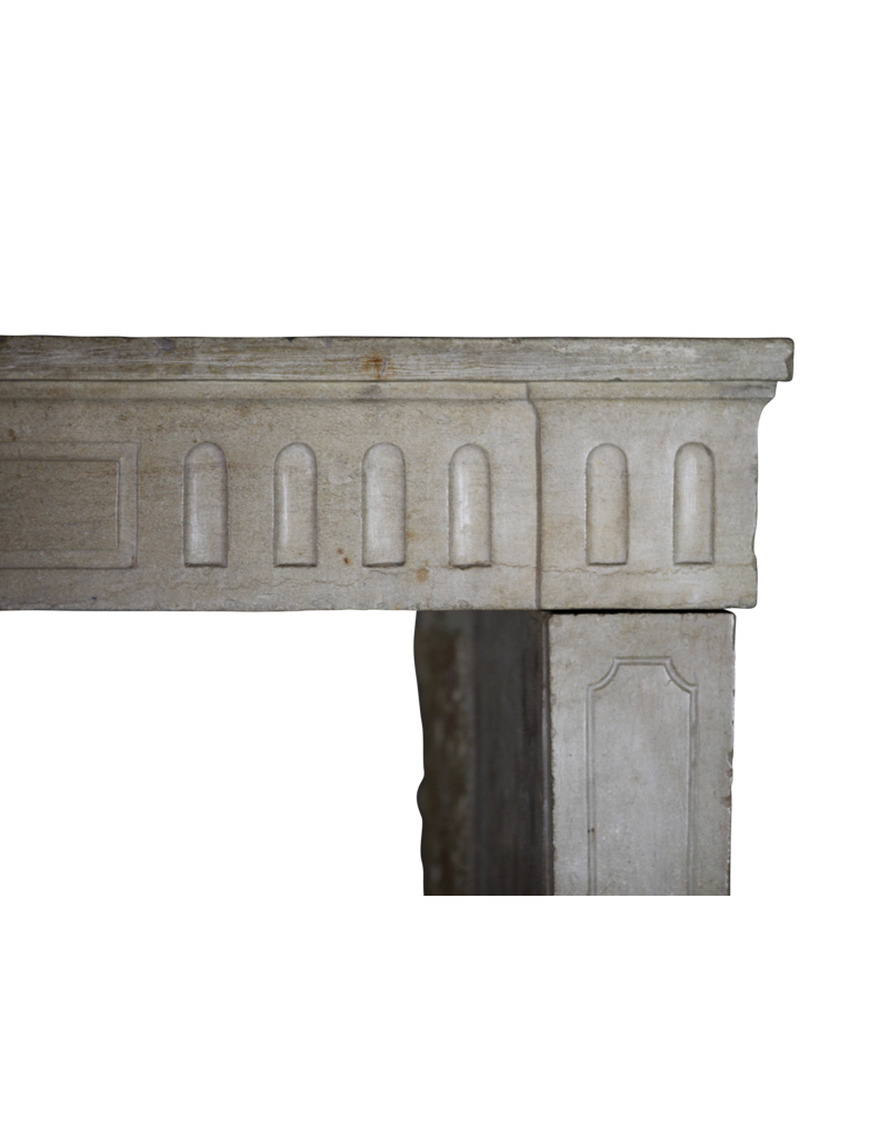 Maison Leon Van den Bogaert Klassischer französischer Hartkalksteinkamin