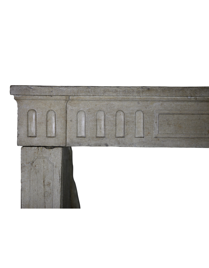 Maison Leon Van den Bogaert Klassischer französischer Hartkalksteinkamin
