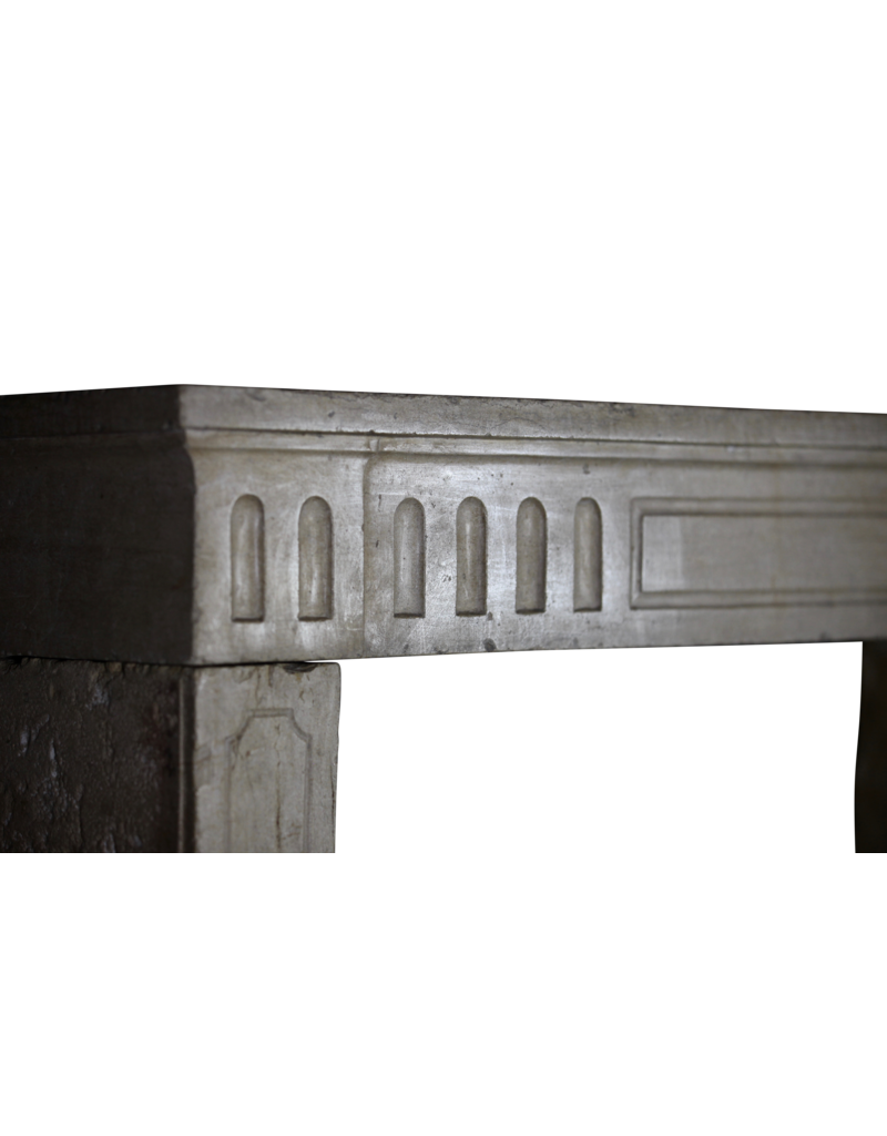 Maison Leon Van den Bogaert Klassischer französischer Hartkalksteinkamin