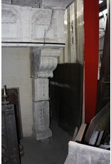 Maison Leon Van den Bogaert Große antike französische Kaminumrandung aus Kalkstein im Landhausstil