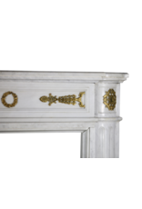 Maison Leon Van den Bogaert Französische Vintage-Kaminumrandung aus weißem Statuario-Marmor mit Messing