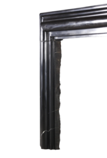 Maison Leon Van den Bogaert Große schwarze Bolection-Kaminumrandung aus belgischem Marmor