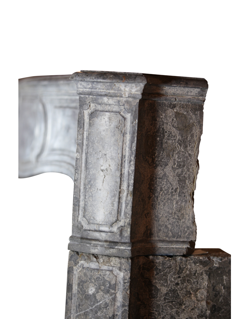Maison Leon Van den Bogaert Vintage-Kaminumrandung aus oxidiertem Hartstein
