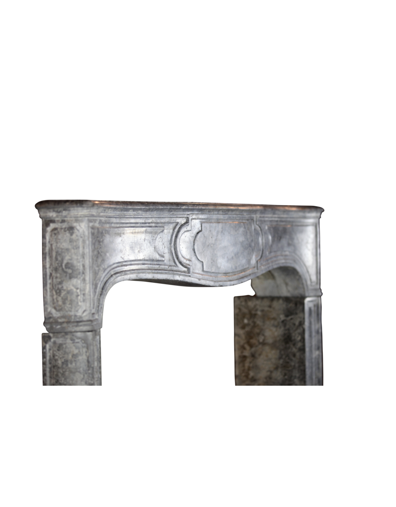 Maison Leon Van den Bogaert Vintage-Kaminumrandung aus oxidiertem Hartstein