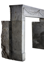 Maison Leon Van den Bogaert Große antike französische Kaminumrandung aus blauem Hartstein aus dem 18. Jahrhundert