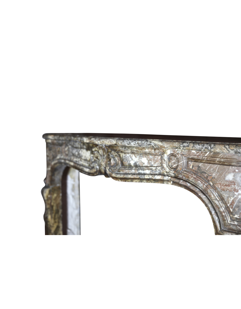 Maison Leon Van den Bogaert Klassische belgische Kaminumrandung aus Marmor aus dem 18. Jahrhundert
