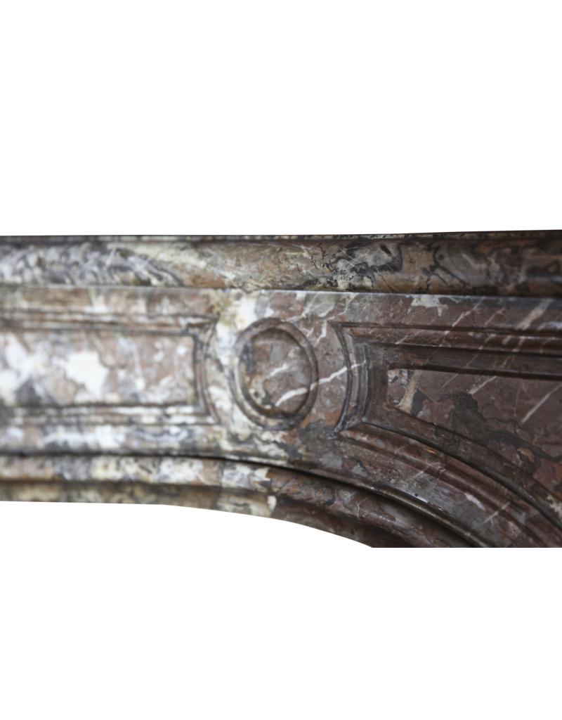Maison Leon Van den Bogaert Klassische belgische Kaminumrandung aus Marmor aus dem 18. Jahrhundert