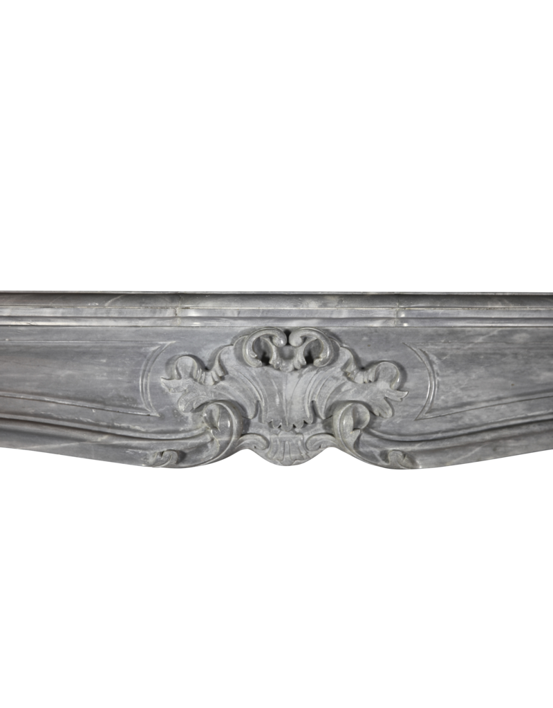 Maison Leon Van den Bogaert Feine klassische französische Vintage-Kaminumrandung aus Marmor