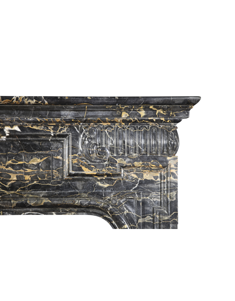 Maison Leon Van den Bogaert Antike Kaminumrandung aus Port-d’Or-Marmor aus der Biedermeier-Zeit