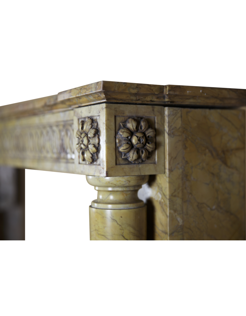 Maison Leon Van den Bogaert Originale kostbare antike italienische Kaminumrandung