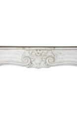 Maison Leon Van den Bogaert Kleine Kaminumrandung aus Carrara-Marmor