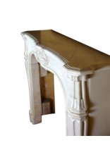 Maison Leon Van den Bogaert Kleine Kaminumrandung aus Carrara-Marmor
