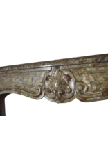 Maison Leon Van den Bogaert Markante originale antike Kaminumrandung aus Marmor aus der Régence-Zeit