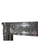 Maison Leon Van den Bogaert Elegante französische Kaminumrandung aus Marmor aus dem 18. Jahrhundert