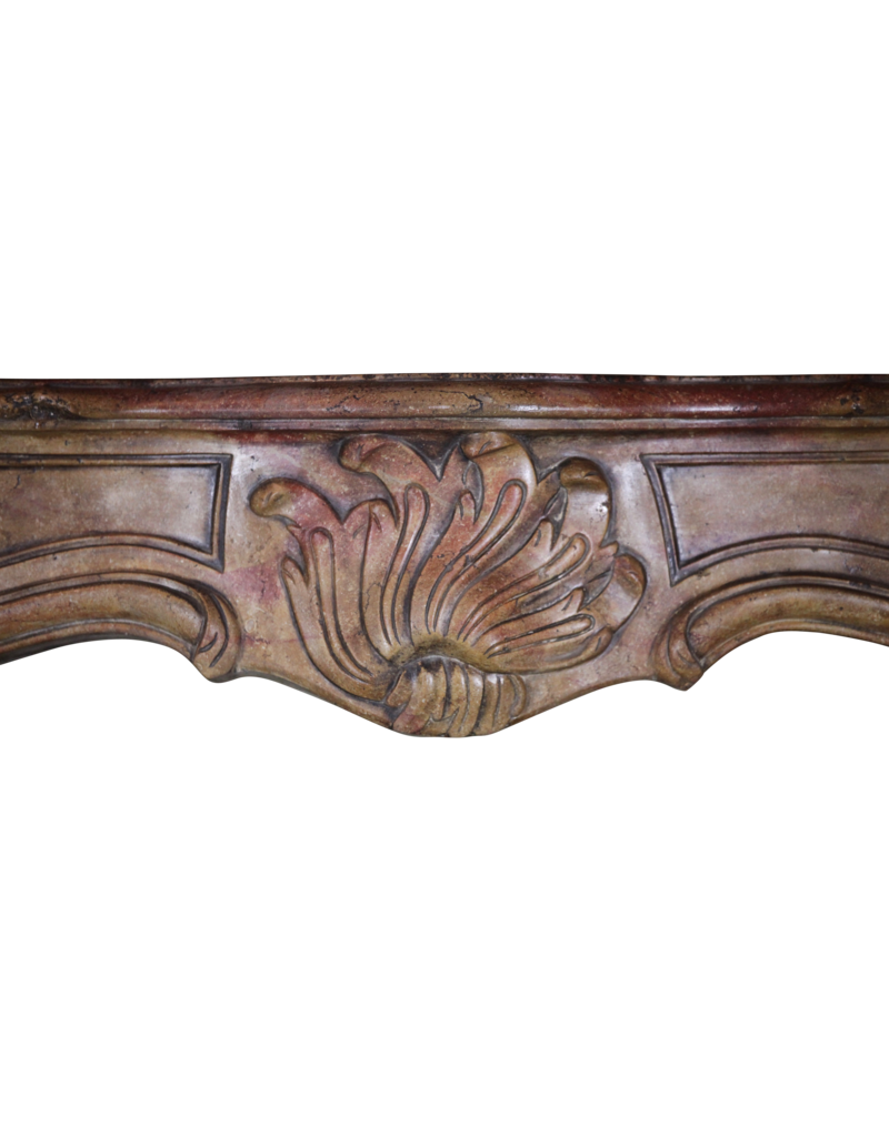 Maison Leon Van den Bogaert Elegante antike französische Kaminumrandung aus der Régence-Zeit
