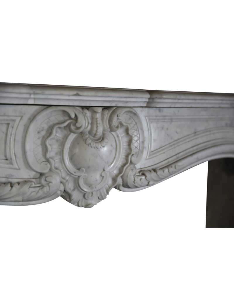 Maison Leon Van den Bogaert Französische Kaminumrandung aus Marmor aus dem 19. Jahrhundert