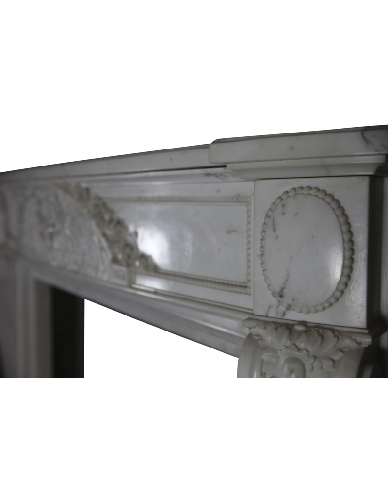 Maison Leon Van den Bogaert Monumentale Pariser Vintage-Kaminumrandung aus Carrara-Marmor