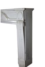 Maison Leon Van den Bogaert Monumentale Pariser Vintage-Kaminumrandung aus Carrara-Marmor