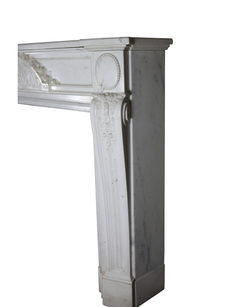 Maison Leon Van den Bogaert Monumentale Pariser Vintage-Kaminumrandung aus Carrara-Marmor
