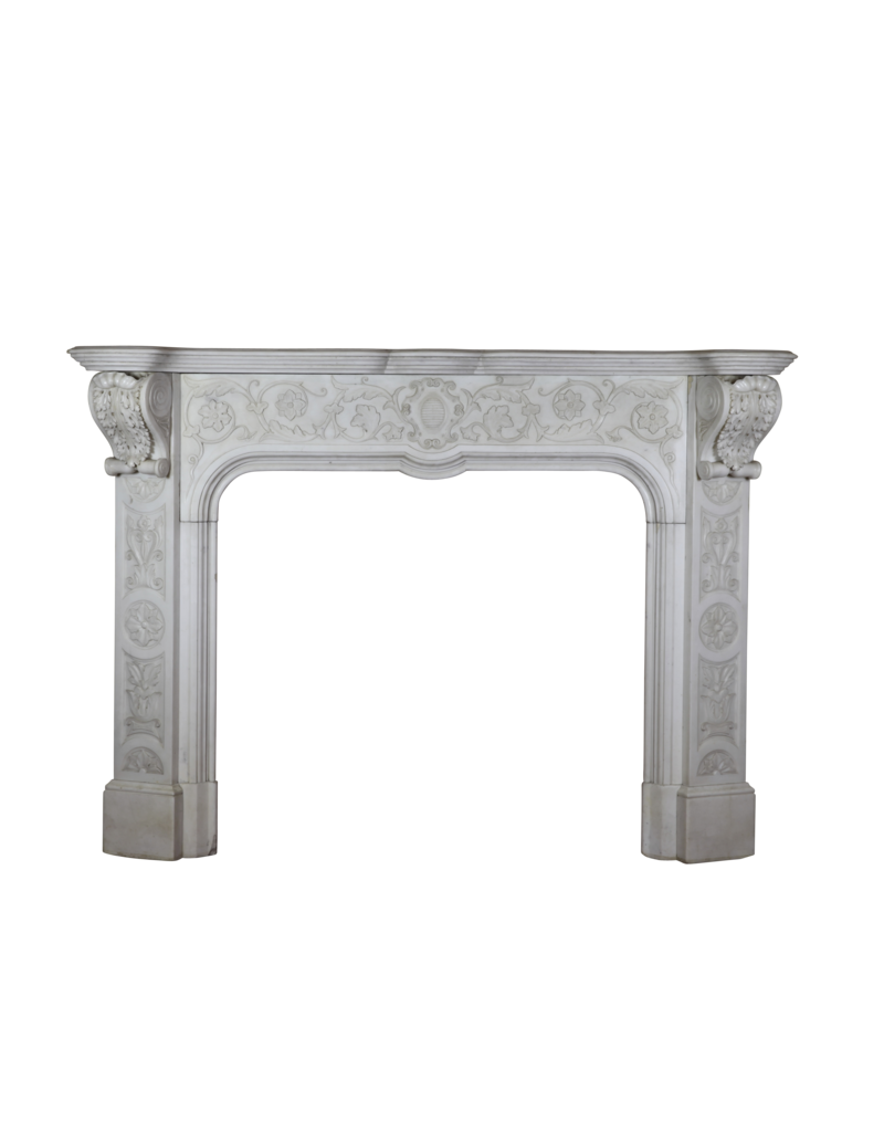 Maison Leon Van den Bogaert Feine italienische weiße Vintage-Kaminumrandung aus Marmor
