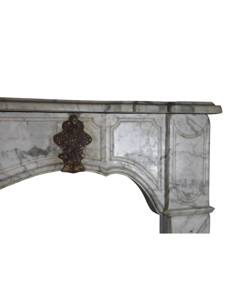 Maison Leon Van den Bogaert Italienische Kaminumrandung aus Marmor aus dem 17. Jahrhundert