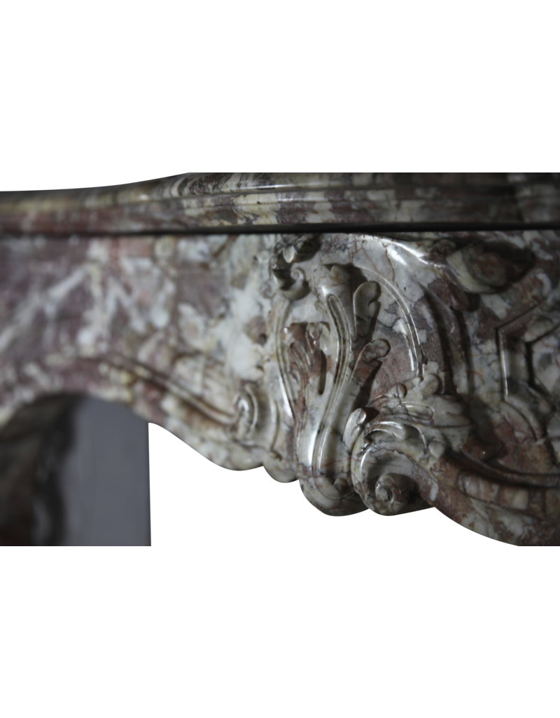 Maison Leon Van den Bogaert Elegante französische Kaminumrandung aus mehrfarbigem Marmor aus dem 19. Jahrhundert