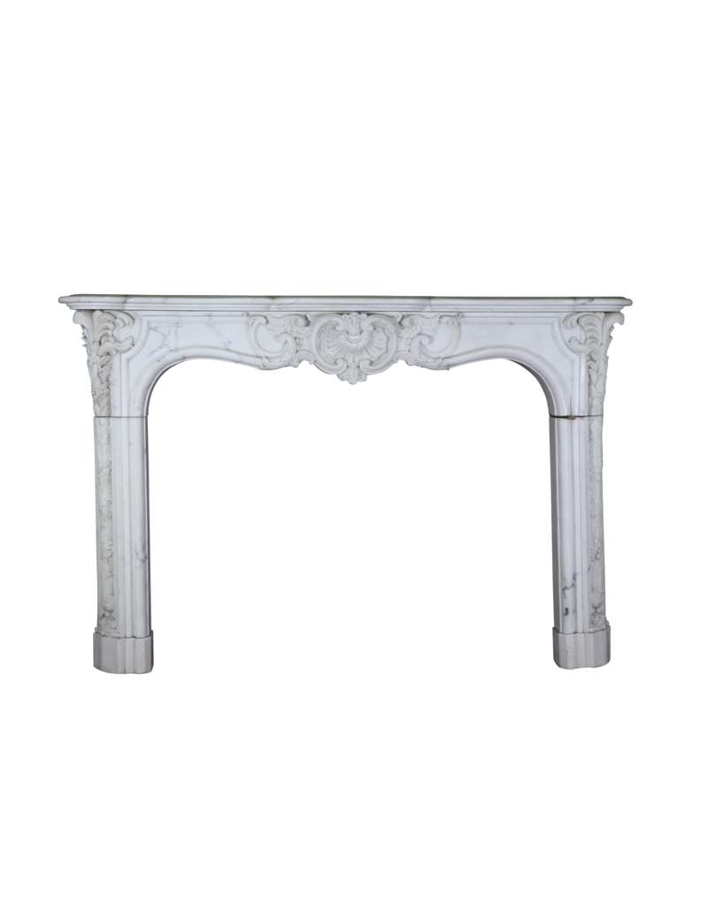 Maison Leon Van den Bogaert Vintage-Schloss-Kaminumrandung aus weißem Carrara-Marmor
