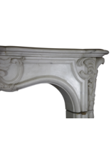 Maison Leon Van den Bogaert Vintage-Schloss-Kaminumrandung aus weißem Carrara-Marmor