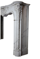Maison Leon Van den Bogaert Vintage-Schloss-Kaminumrandung aus weißem Carrara-Marmor